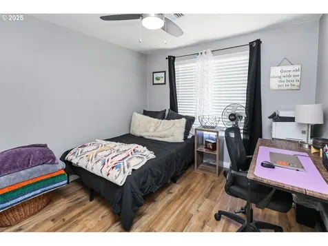 701 S 68th Place Springfield OR 97478
