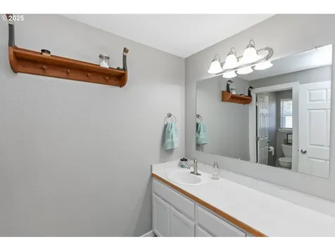 701 S 68th Place Springfield OR 97478