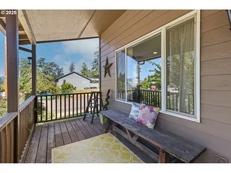 701 S 68th Place Springfield OR 97478