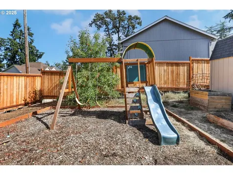 701 S 68th Place Springfield OR 97478