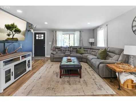 701 S 68th Place Springfield OR 97478