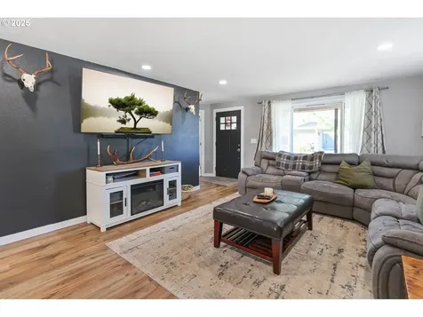 701 S 68th Place Springfield OR 97478