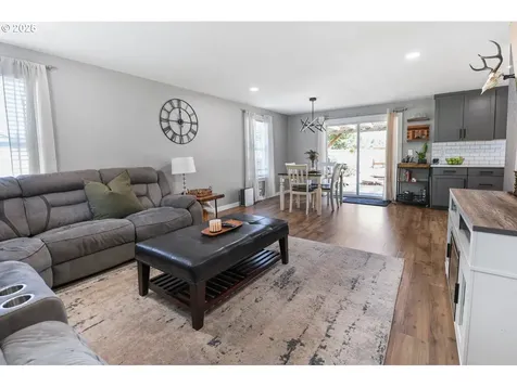 701 S 68th Place Springfield OR 97478