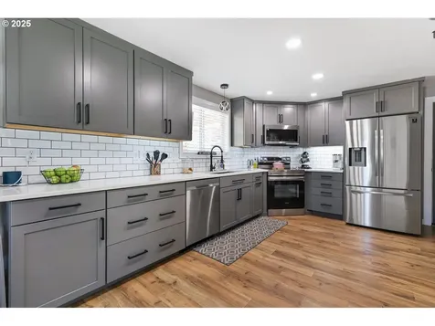 701 S 68th Place Springfield OR 97478