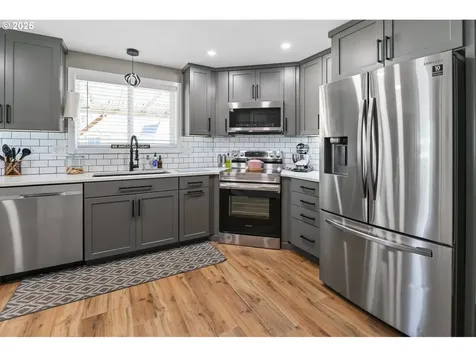 701 S 68th Place Springfield OR 97478