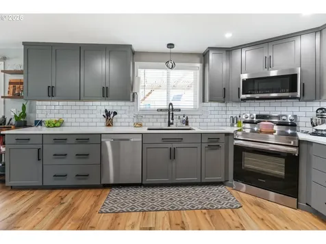 701 S 68th Place Springfield OR 97478