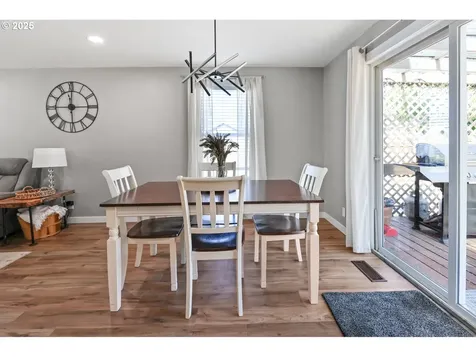 701 S 68th Place Springfield OR 97478