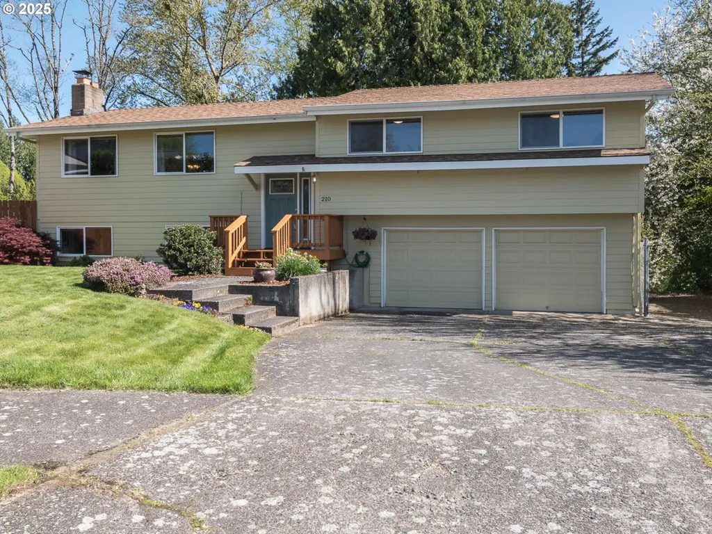 210 SE La Mesa Court Gresham OR 97080