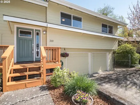 210 SE La Mesa Court Gresham OR 97080
