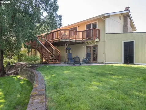 210 SE La Mesa Court Gresham OR 97080
