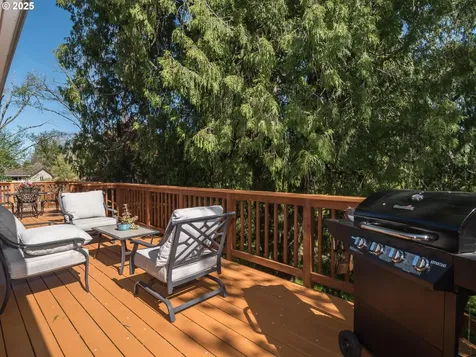 210 SE La Mesa Court Gresham OR 97080
