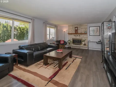 210 SE La Mesa Court Gresham OR 97080
