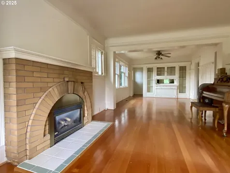 563 Niagara Avenue Astoria OR 97103