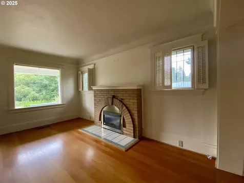 563 Niagara Avenue Astoria OR 97103