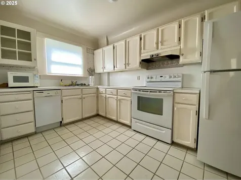 563 Niagara Avenue Astoria OR 97103