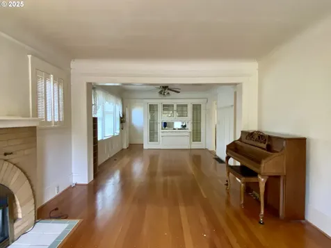 563 Niagara Avenue Astoria OR 97103