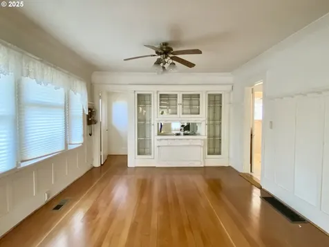563 Niagara Avenue Astoria OR 97103