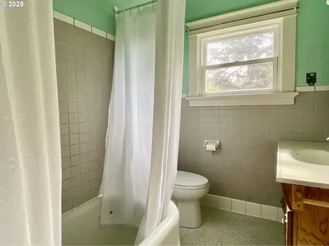 563 Niagara Avenue Astoria OR 97103