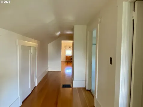 563 Niagara Avenue Astoria OR 97103