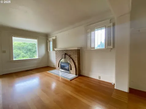 563 Niagara Avenue Astoria OR 97103