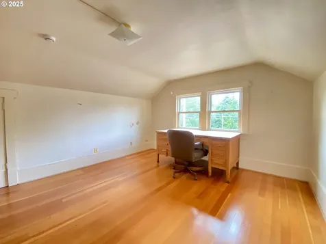 563 Niagara Avenue Astoria OR 97103