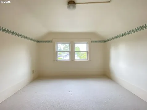 563 Niagara Avenue Astoria OR 97103