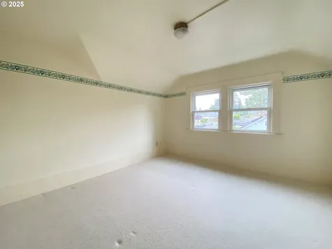 563 Niagara Avenue Astoria OR 97103