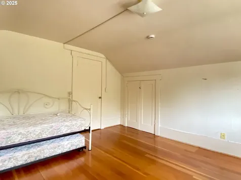 563 Niagara Avenue Astoria OR 97103
