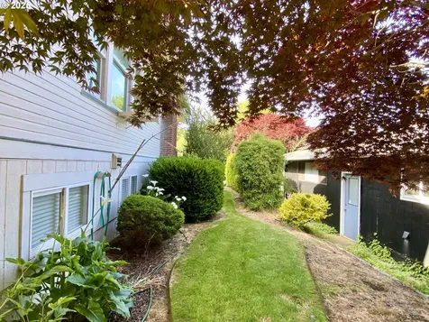 563 Niagara Avenue Astoria OR 97103