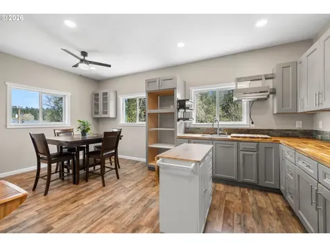 1527 N Louisiana Avenue Vernonia OR 97064