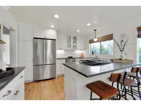 9532 SW Boones Ferry Road Portland OR 97219