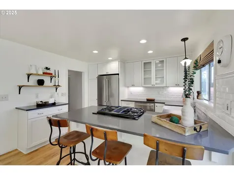 9532 SW Boones Ferry Road Portland OR 97219