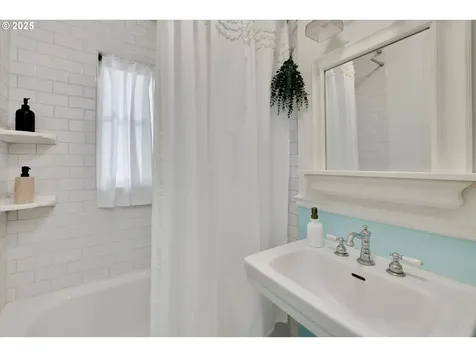 9532 SW Boones Ferry Road Portland OR 97219