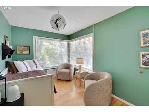 9532 SW Boones Ferry Road Portland OR 97219