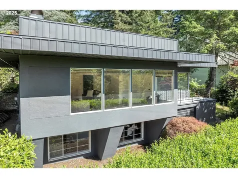 9532 SW Boones Ferry Road Portland OR 97219