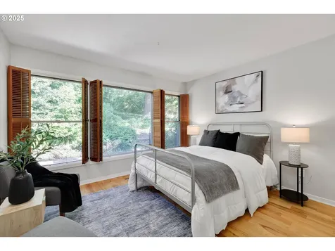 9532 SW Boones Ferry Road Portland OR 97219