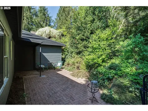 9532 SW Boones Ferry Road Portland OR 97219