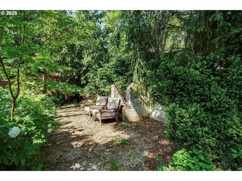 9532 SW Boones Ferry Road Portland OR 97219