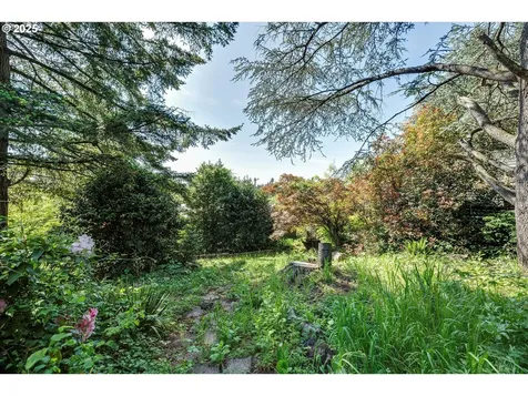9532 SW Boones Ferry Road Portland OR 97219
