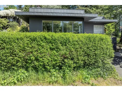 9532 SW Boones Ferry Road Portland OR 97219