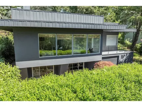 9532 SW Boones Ferry Road Portland OR 97219