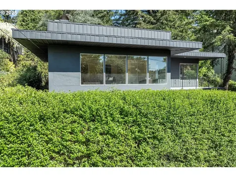 9532 SW Boones Ferry Road Portland OR 97219