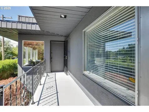 9532 SW Boones Ferry Road Portland OR 97219