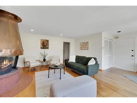 9532 SW Boones Ferry Road Portland OR 97219
