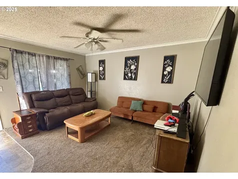 1854 SE Giles Street Roseburg OR 97470