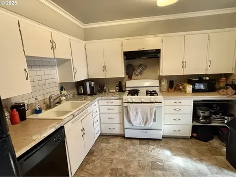 1854 SE Giles Street Roseburg OR 97470