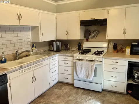 1854 SE Giles Street Roseburg OR 97470
