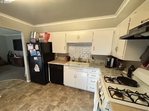 1854 SE Giles Street Roseburg OR 97470