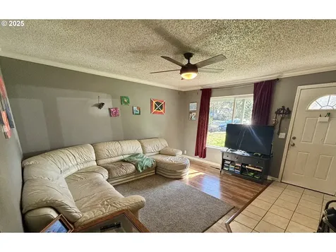 1854 SE Giles Street Roseburg OR 97470