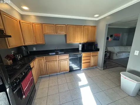 1854 SE Giles Street Roseburg OR 97470